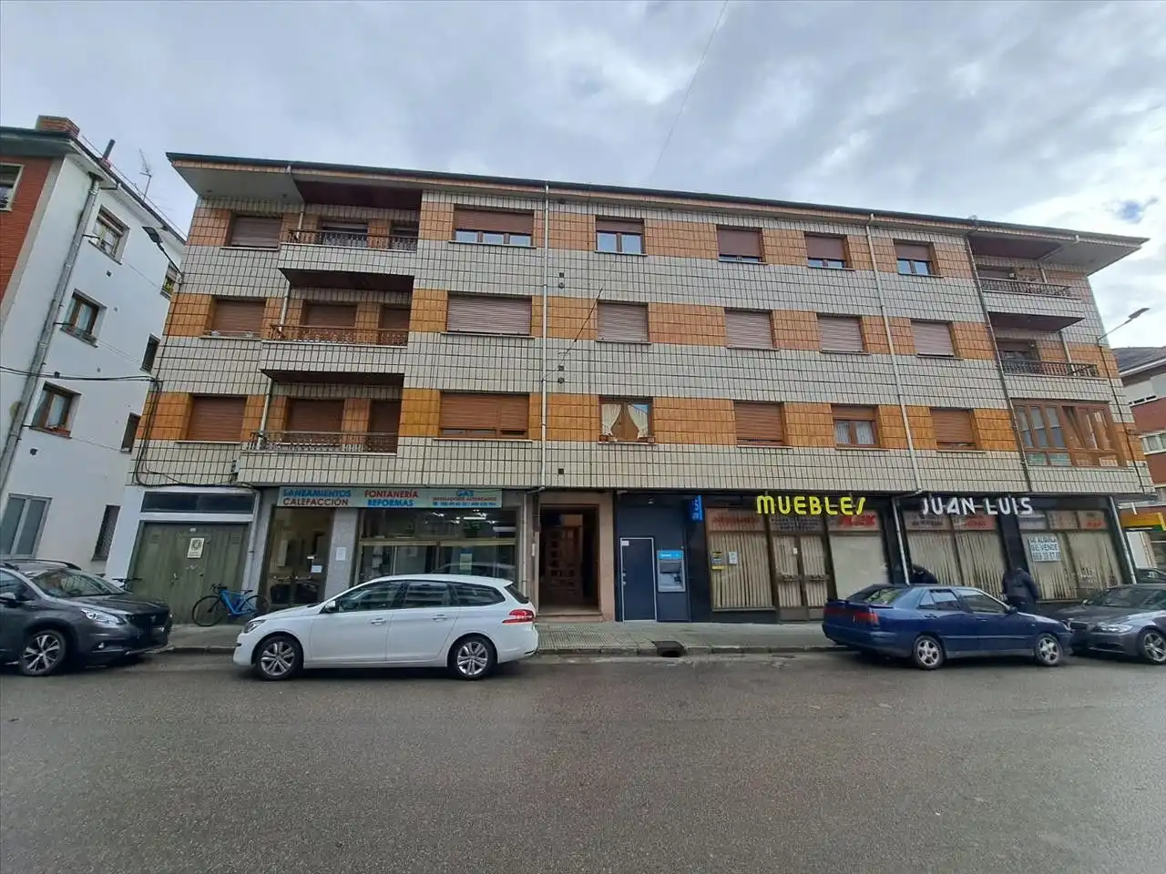 Flat for sale in AV FRANCISCO CABRERA