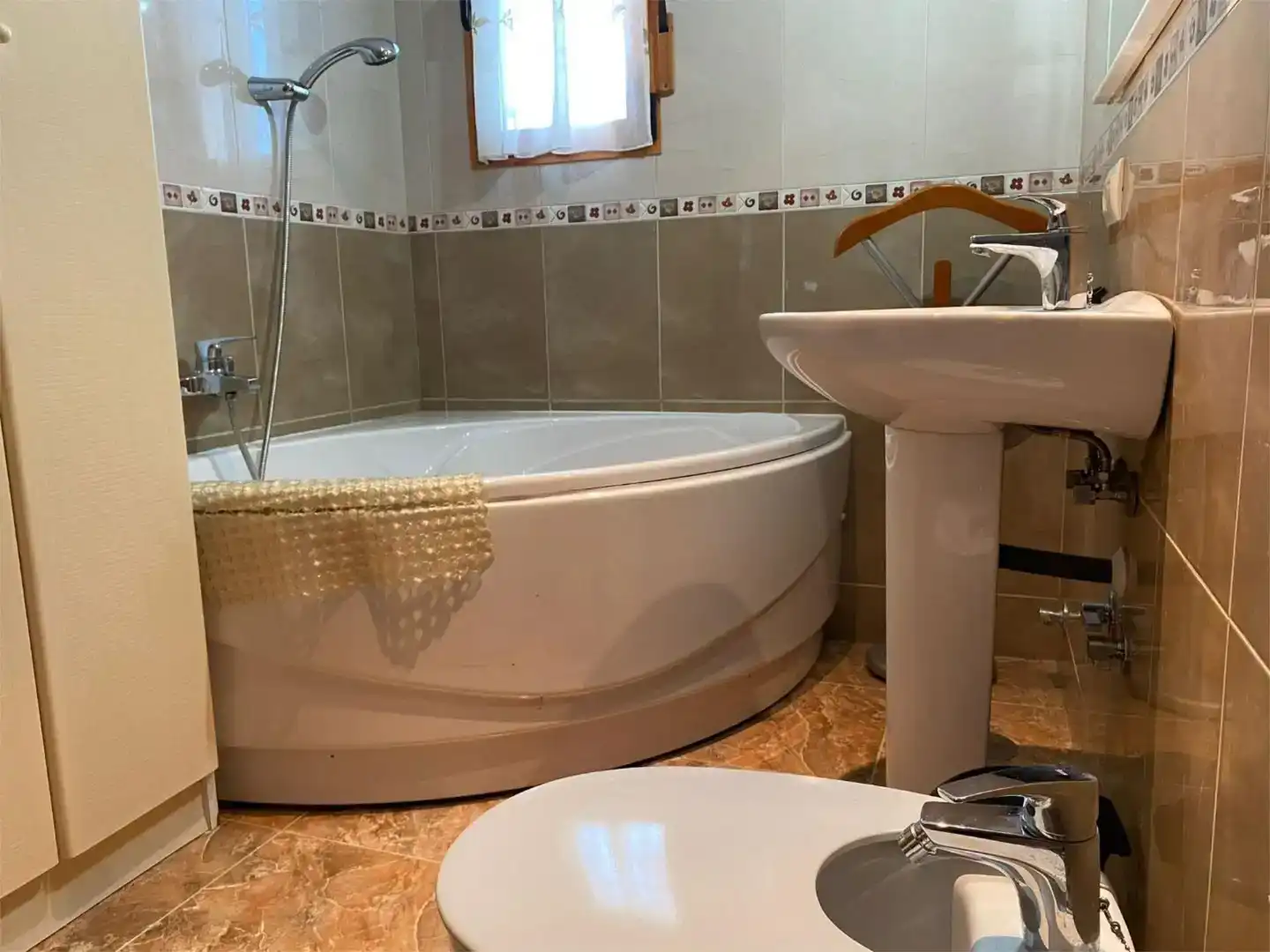 Bany de Pis en venda en Relleu amb Jardí privat i Moblat
