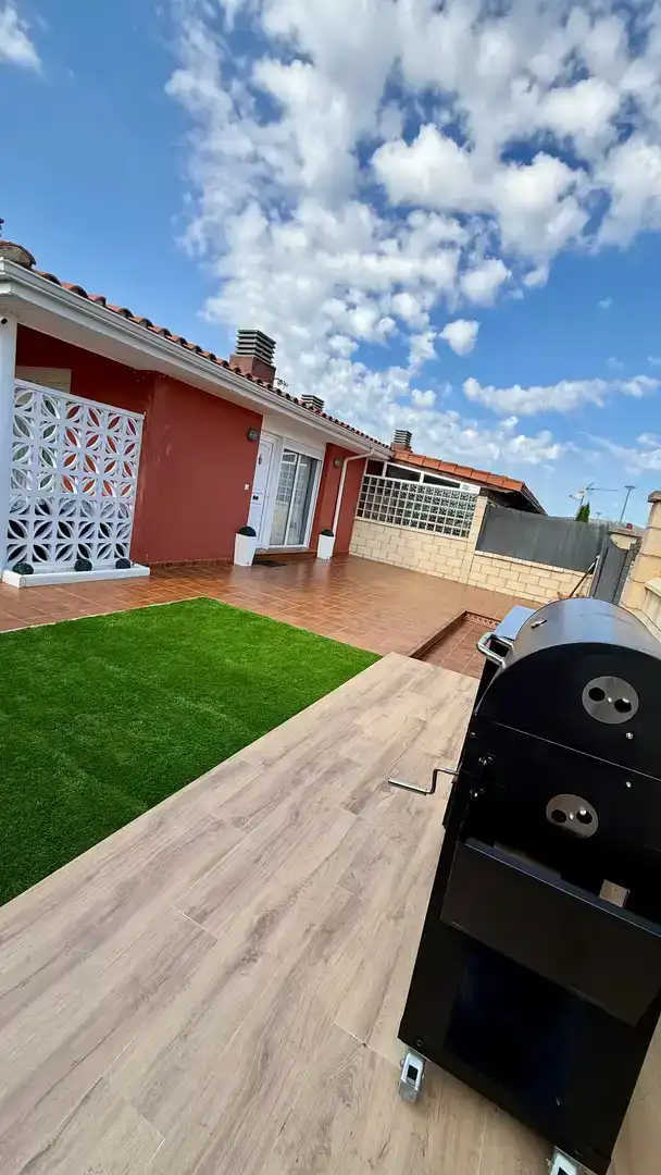 Terrassa de Casa adosada en venda en Medina de Pomar amb Jardí privat, Traster i Piscina