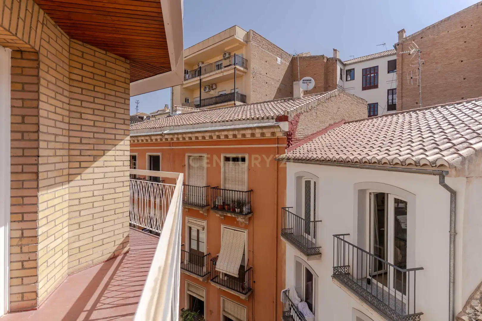 Vista exterior de Pis en venda en Granada amb Aire condicionat