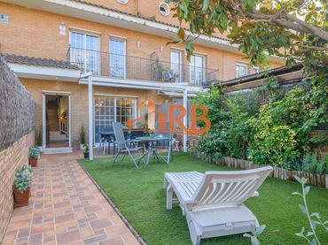 Reihenhaus mit Pool zum Verkauf in Passeig MARINA 91