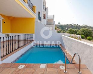 Piscina de Casa adosada en venda en Benahavís amb Terrassa i Piscina