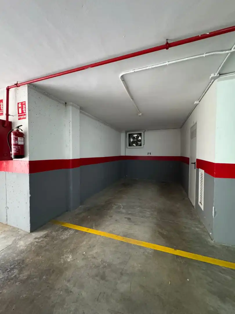 Aparcament de Apartament de lloguer en Cullera amb Aire condicionat, Terrassa i Moblat