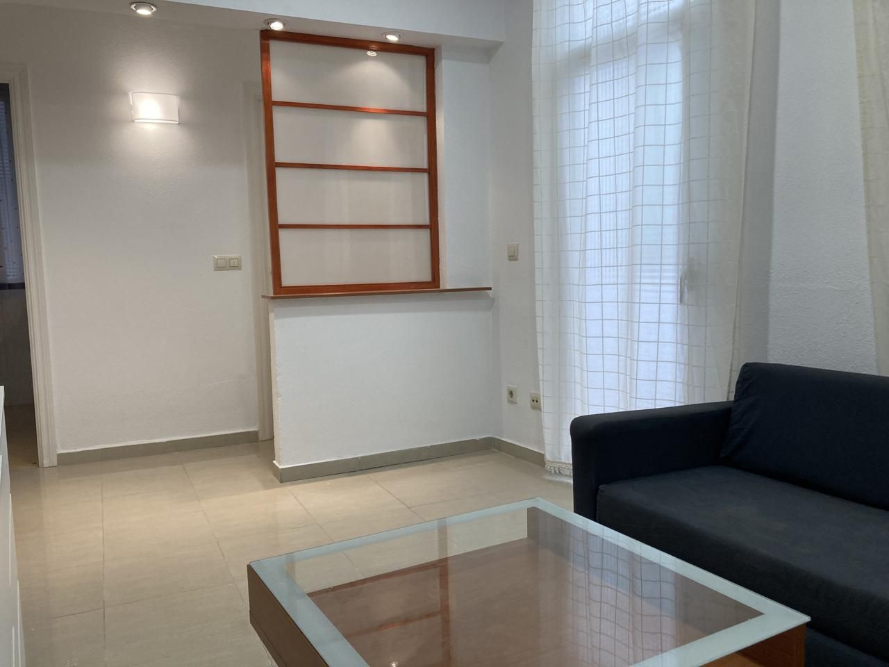 Sala d'estar de Pis de lloguer en  Madrid Capital amb Calefacció i Moblat