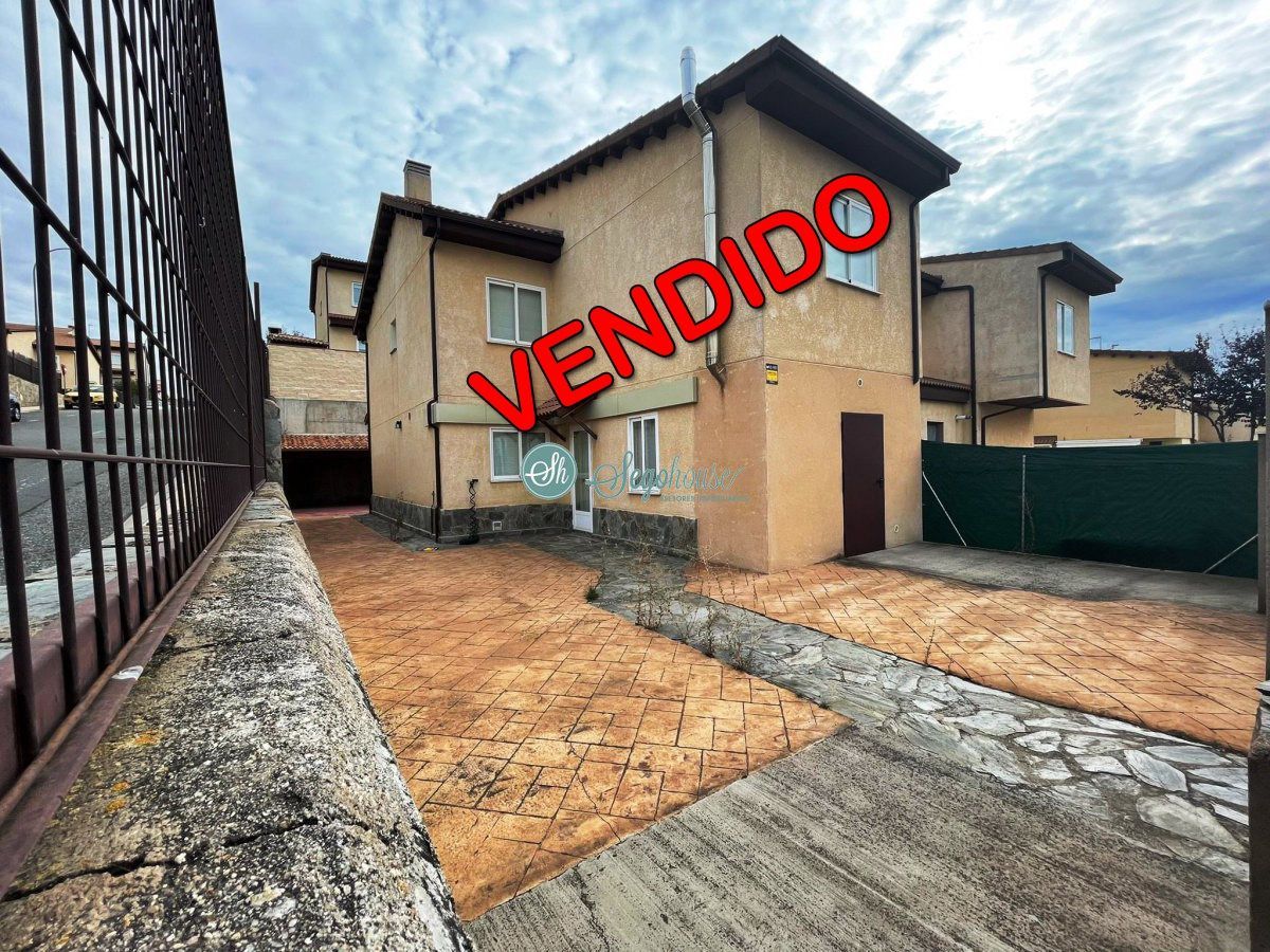 Exterior view of House or chalet for sale in Hontanares de Eresma  with Heating
