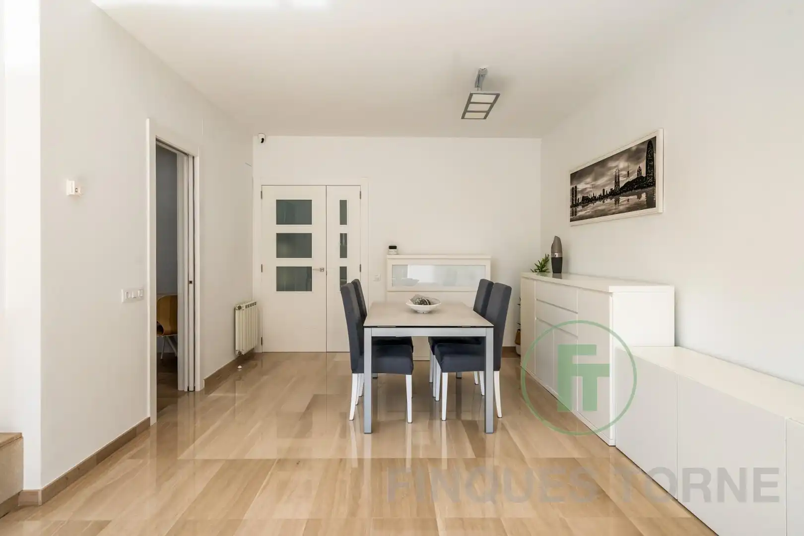 Menjador de Casa o xalet en venda en Montcada i Reixac amb Aire condicionat, Jardí privat i Parquet