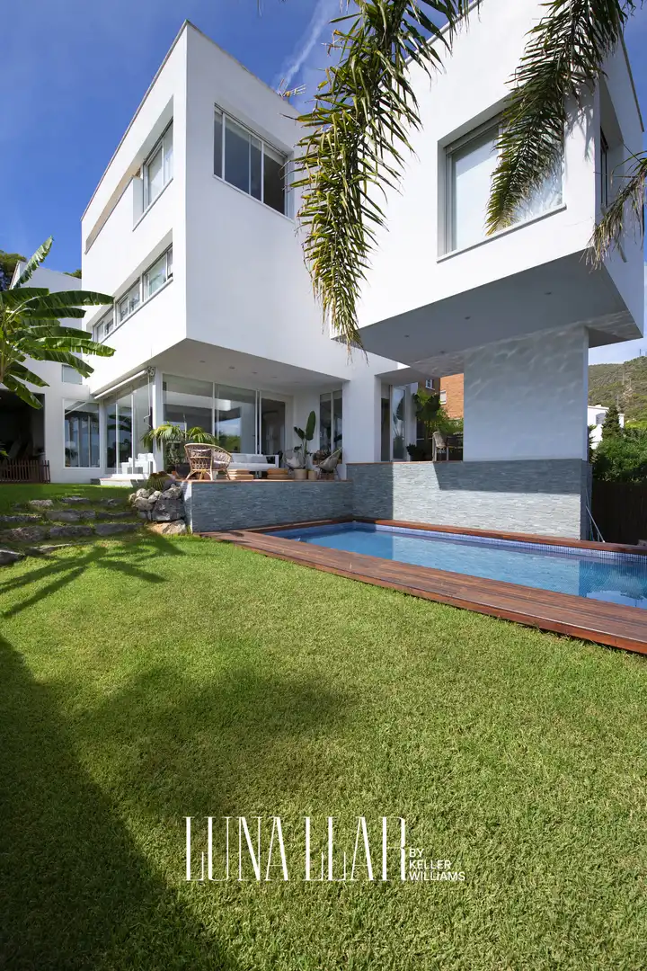 Piscina de Casa o chalet en venta en Castelldefels con Aire acondicionado, Calefacción y Parquet