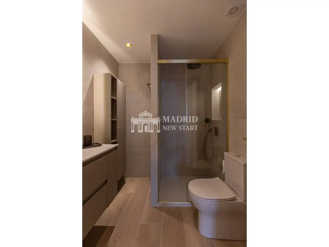 Bathroom of Flat for rent in Madrid  with Air Conditioner, Heating and Terrace
