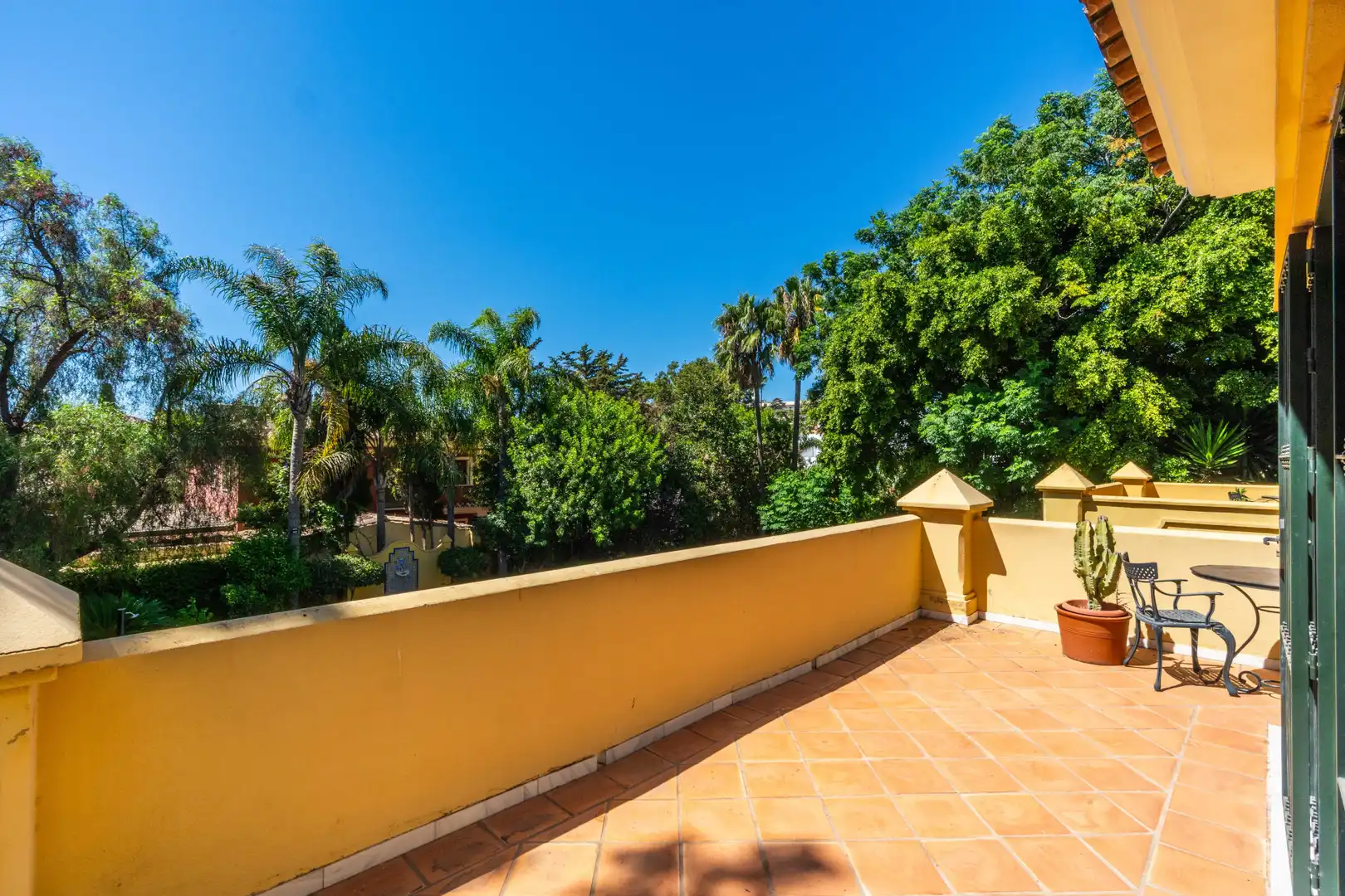 Terrassa de Casa o xalet en venda en Marbella amb Aire condicionat, Jardí privat i Terrassa