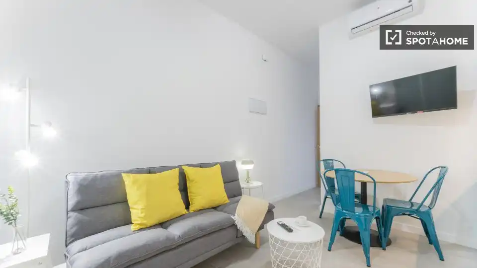 Sala d'estar de Pis de lloguer en Valencia amb Aire condicionat, Calefacció i Moblat