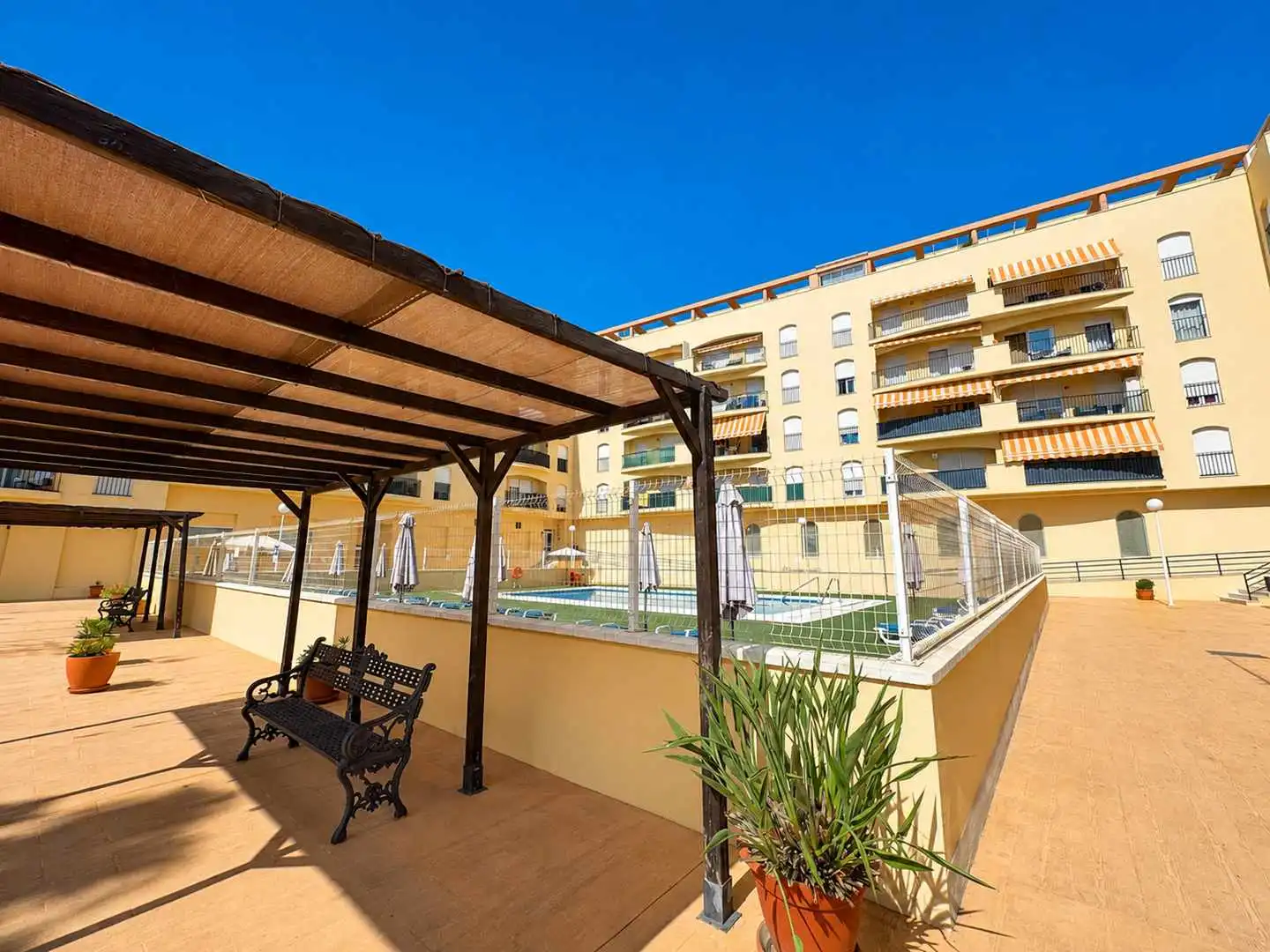 Terrasse von Wohnungen zur Miete in Manilva mit Terrasse, Möbliert und Gemeinschaftspool