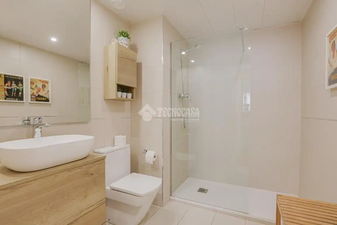 Bathroom of Flat for sale in Sant Boi de Llobregat  with Air Conditioner, Storage room and Balcony