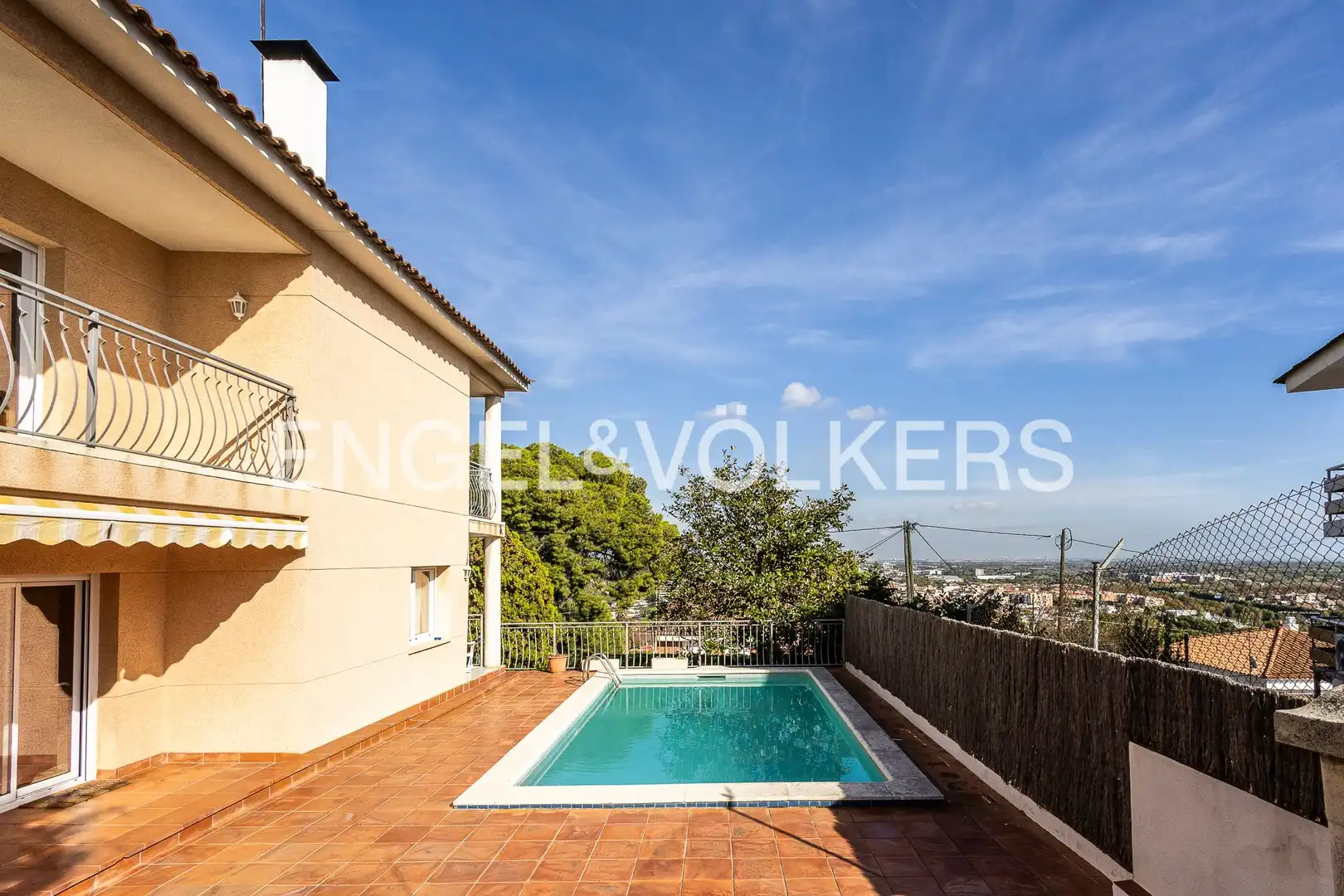 Vista exterior de Casa o xalet en venda en Castelldefels amb Aire condicionat, Calefacció i Jardí privat