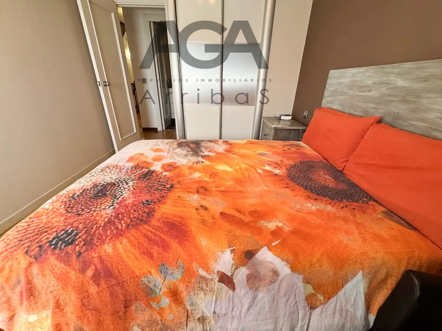 Schlafzimmer von Einfamilien-Reihenhaus zum Verkauf in Badalona mit Klimaanlage und Abstellraum