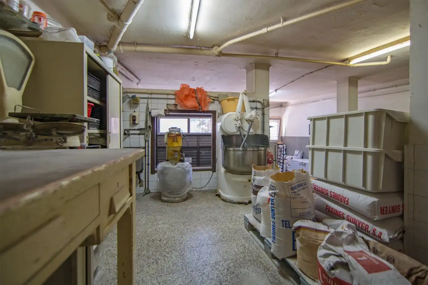 Houses for sale in Calle COMPOSITOR JOAQUIM SERRA, 3, Eixample - Horta Capallera