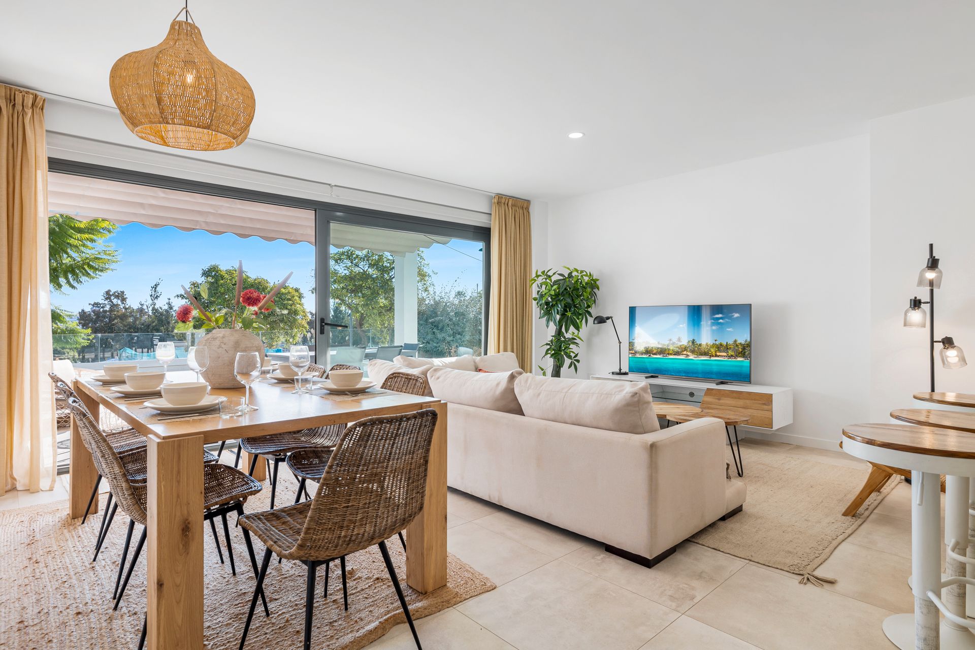 Living room of Apartment for sale in Estepona  with Air Conditioner, Private garden and Terrace