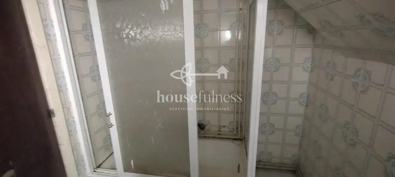 Bany de Casa o xalet en venda en Ferrol amb Calefacció, Jardí privat i Parquet