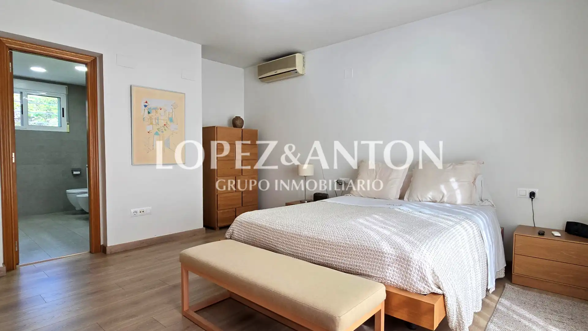 Bedroom of Houses for sale in L'Eliana  with Air Conditioner, Heating and Private garden