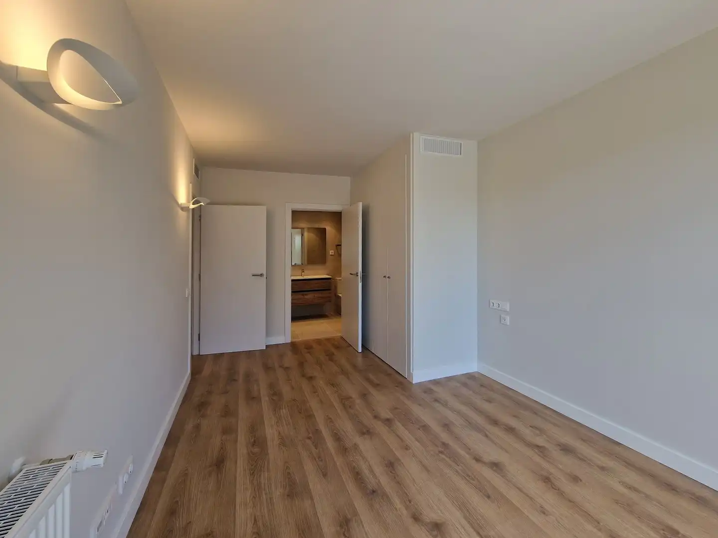 Habitación de Piso de alquiler en Girona con Aire acondicionado, Calefacción y Trastero