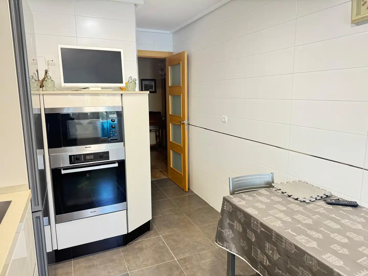 Cuina de Pis en venda en León Capital  amb Calefacció, Terrassa i Traster