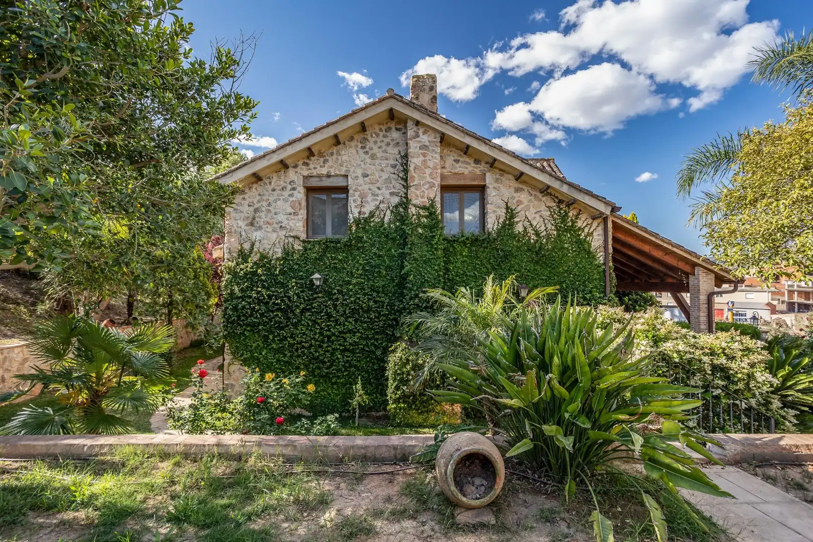 Vista exterior de Casa o xalet en venda en Pedralba amb Aire condicionat, Calefacció i Jardí privat