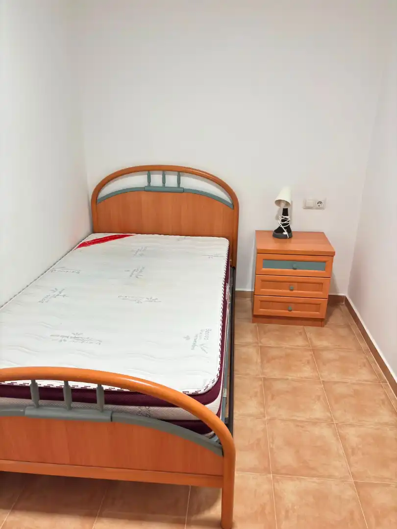 Dormitori de Apartament de lloguer en Moclinejo amb Rentadora i Balcó