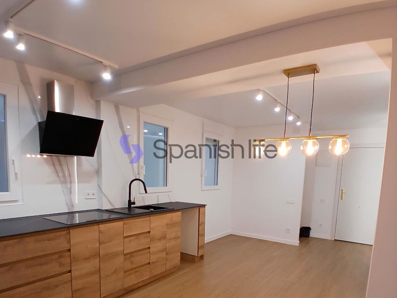 Kitchen of Apartment for sale in  Valencia Capital  with Air Conditioner, Parquet flooring and Oven