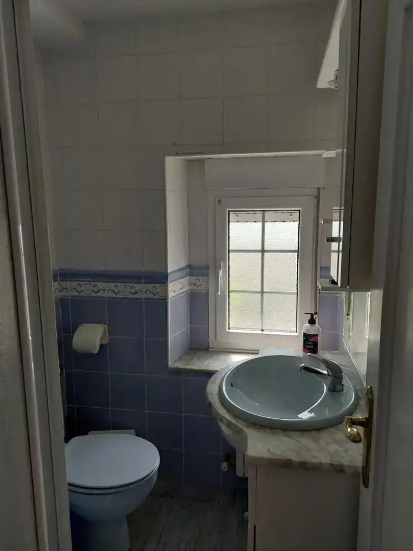 Badezimmer von Wohnungen zur Miete in Gozón