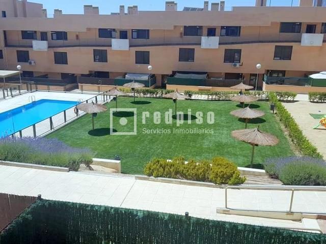 Piscina de Dúplex en venda en Illescas amb Aire condicionat, Calefacció i Terrassa