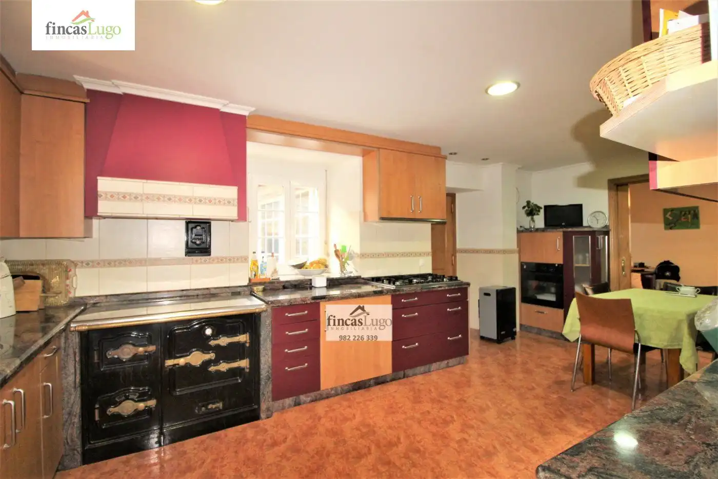 Cocina de Casa o chalet en venta en Lugo con Jardín privado, Terraza y Trastero