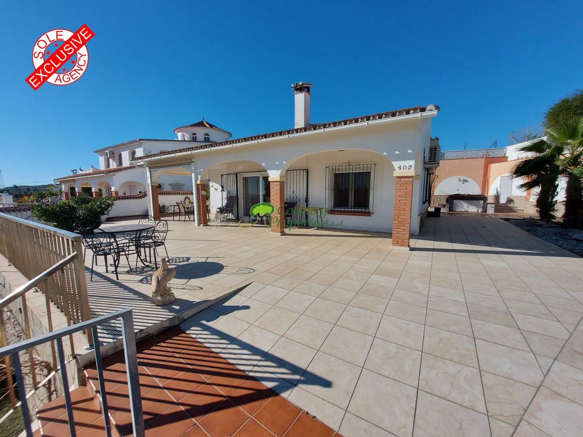 Exterior view of House or chalet for sale in Vélez-Málaga  with Air Conditioner, Heating and Storage room