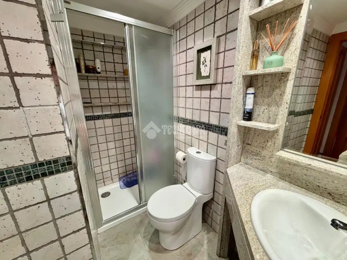 Baño de Casa adosada en venta en León Capital  con Parquet, Terraza y Amueblado