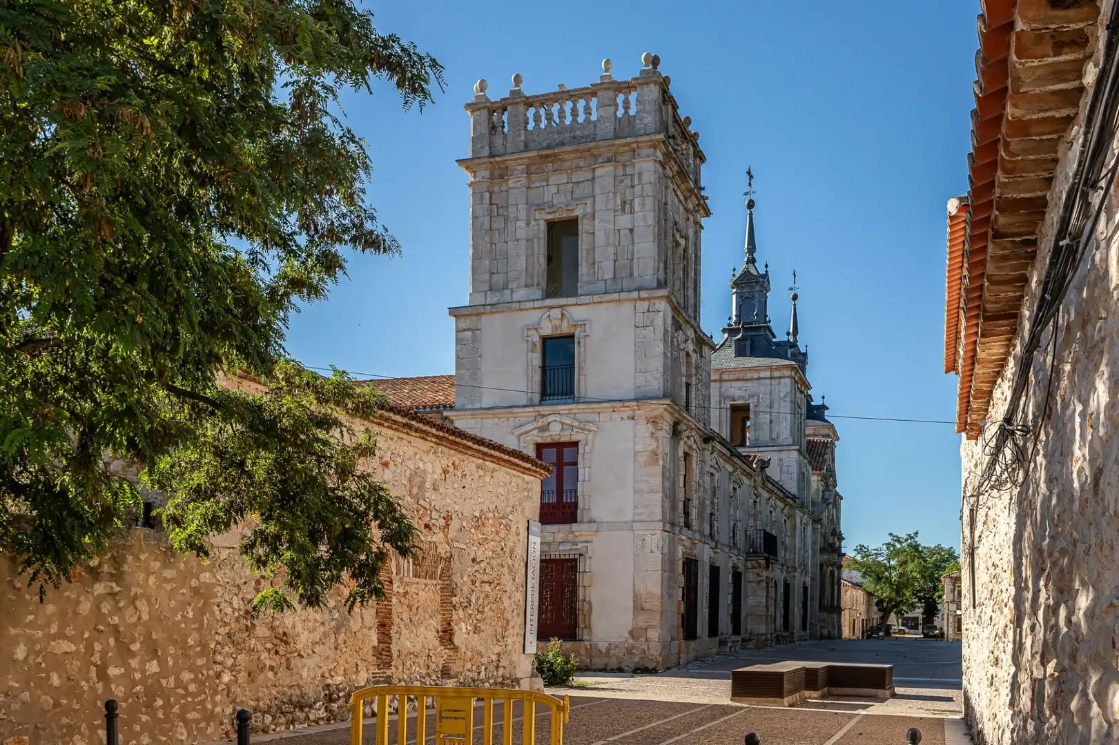 Vista exterior de Casa o xalet en venda en Nuevo Baztán amb Aire condicionat, Calefacció i Jardí privat
