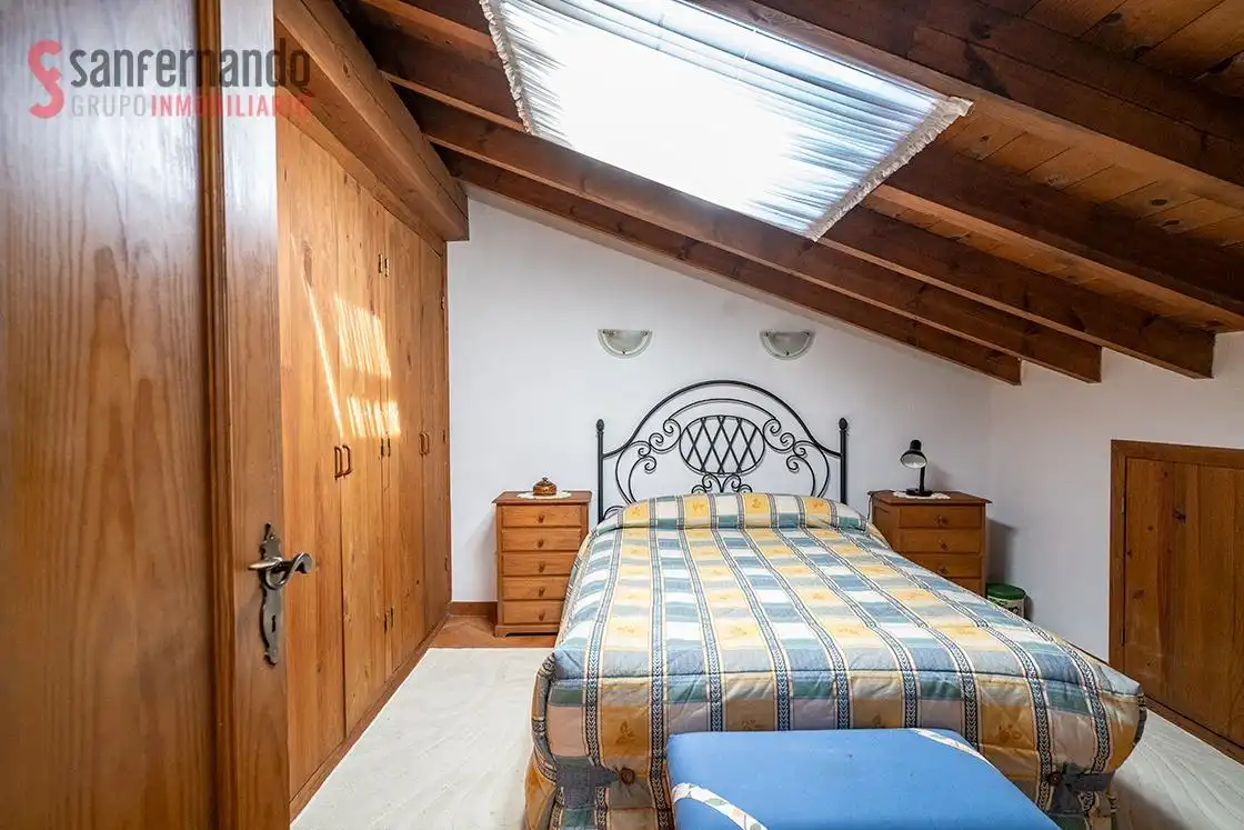 Schlafzimmer von Haus oder Chalet zum Verkauf in Torrelavega  mit Heizung, Privatgarten und Terrasse