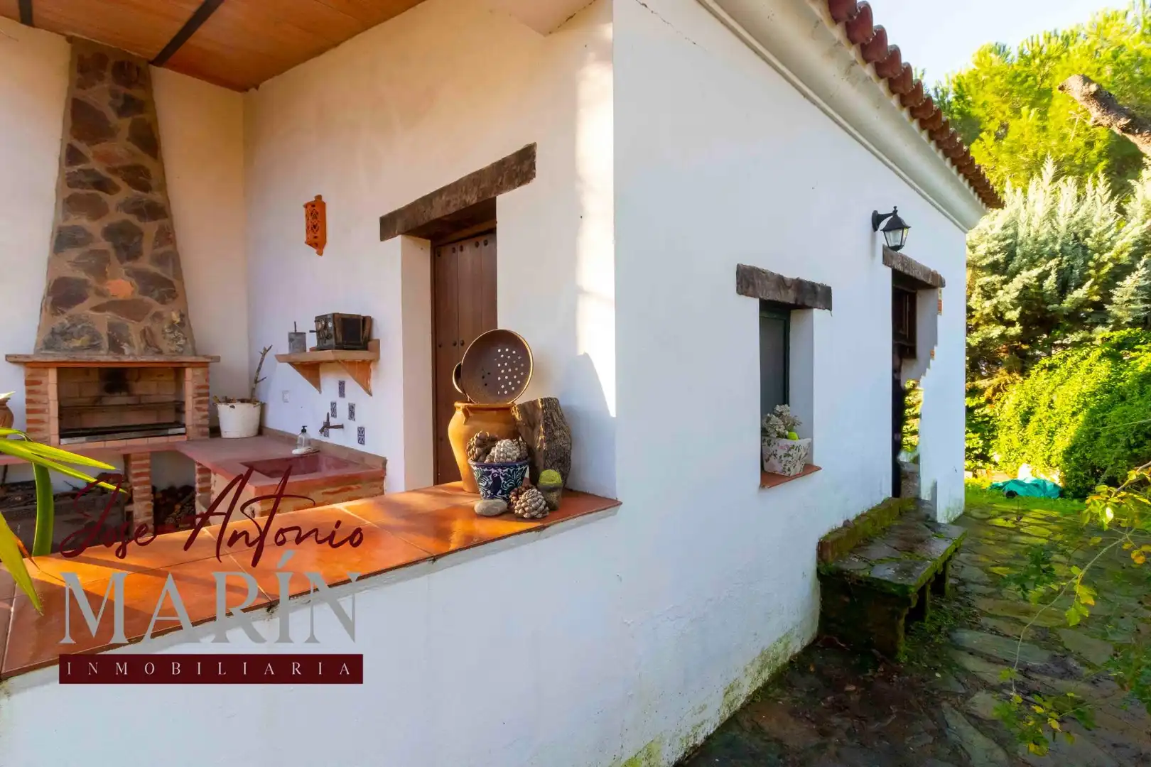 Außenansicht von Country house zum Verkauf in Badajoz mit Privatgarten, Abstellraum und Schwimmbad