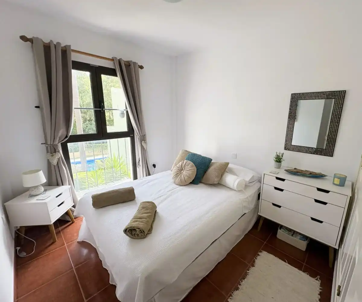 Dormitori de Casa adosada en venda en Casares amb Jardí privat, Terrassa i Piscina comunitària