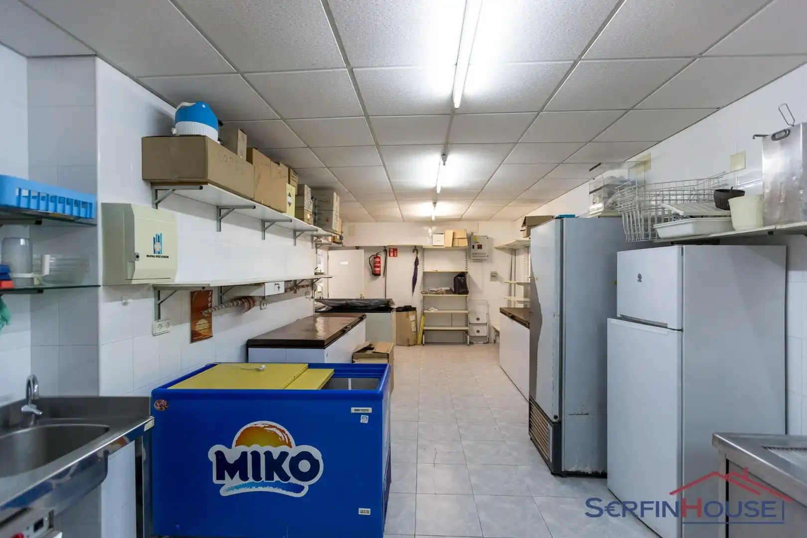 Cuina de Local en venda en Laredo amb Terrassa i Moblat