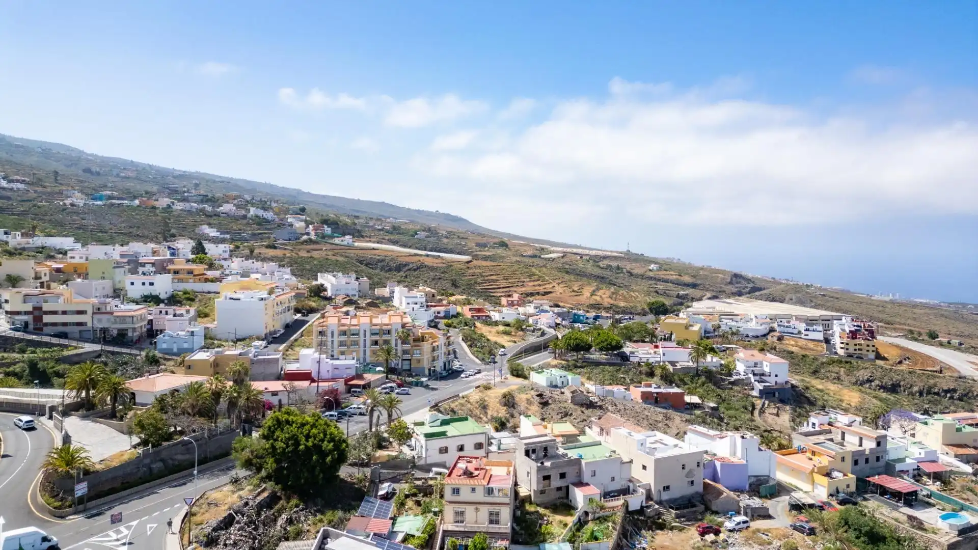 Vista exterior de Casa adosada en venta en Guía de Isora con Jardín privado y Terraza