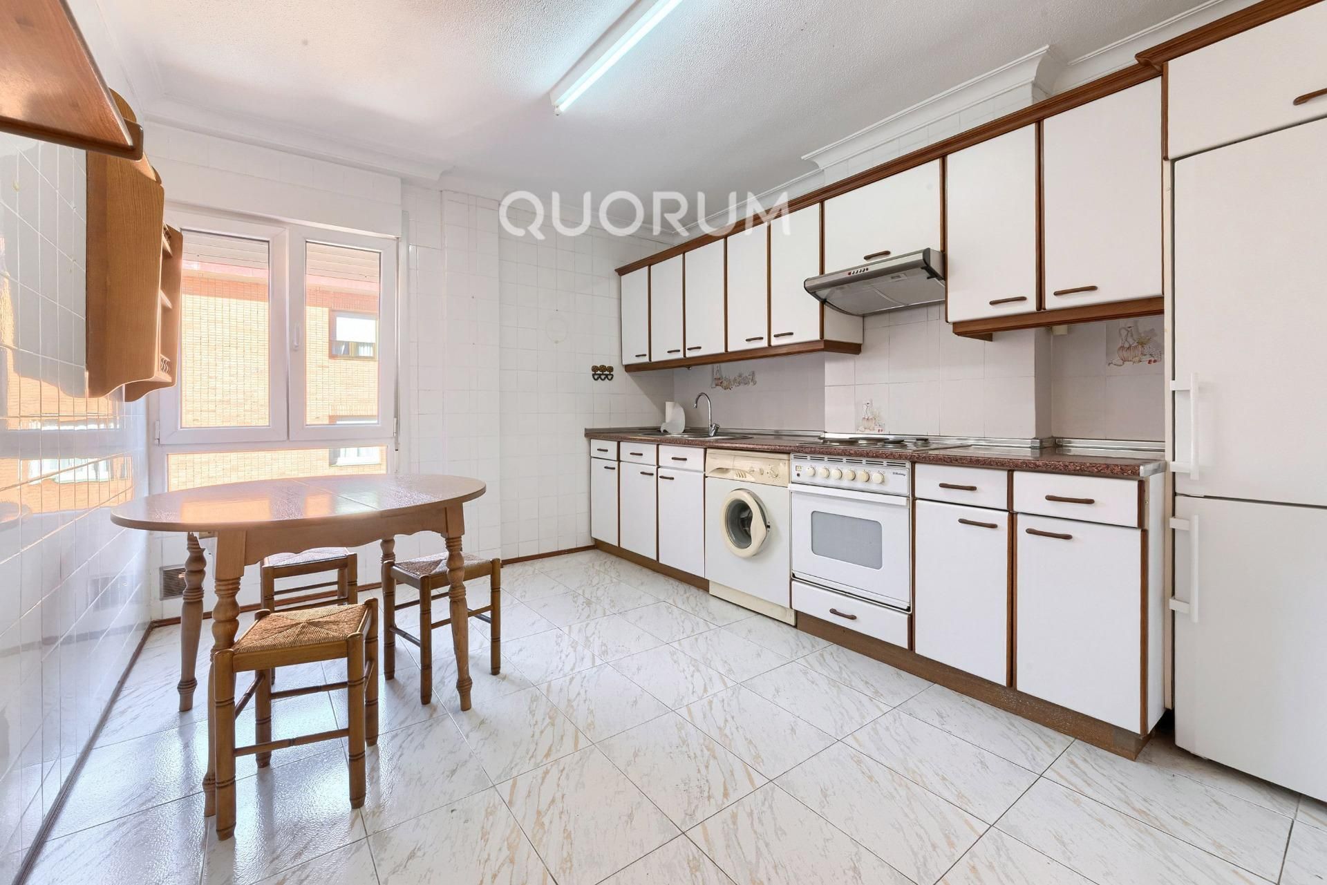 Küche von Wohnung zum Verkauf in Barakaldo  mit Terrasse und Balkon