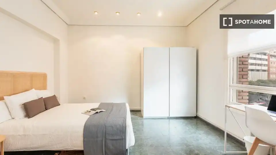 Habitación de Piso de alquiler en Valencia con Aire acondicionado, Calefacción y Amueblado