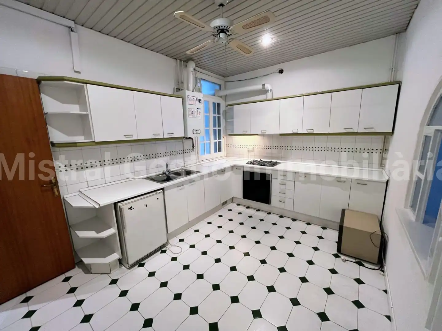 Cocina de Piso de alquiler en Barcelona con Aire acondicionado, Calefacción y Parquet