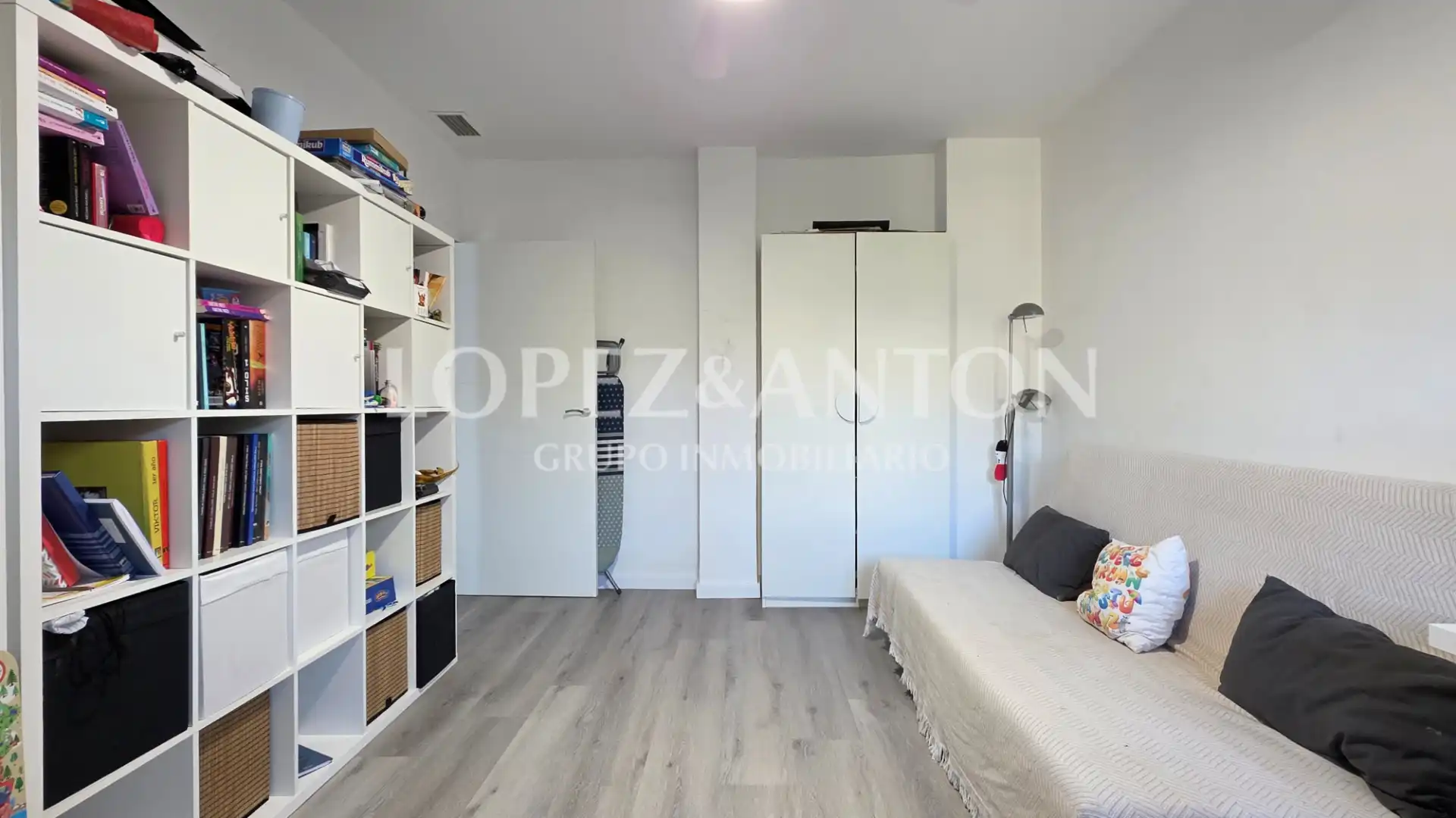 Haus oder Chalet zum Verkauf in L'Eliana mit Klimaanlage, Heizung und Privatgarten