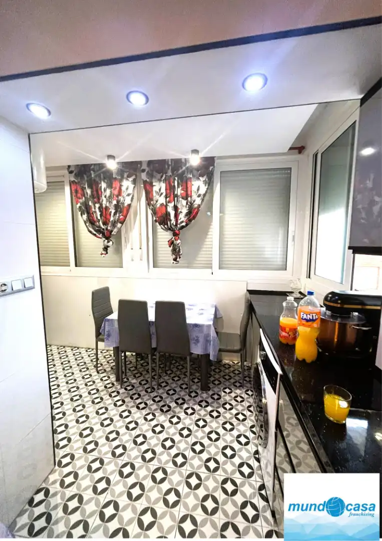 Esszimmer von Wohnung zum Verkauf in Pina de Ebro mit Parkett, Ofen und Waschmaschine