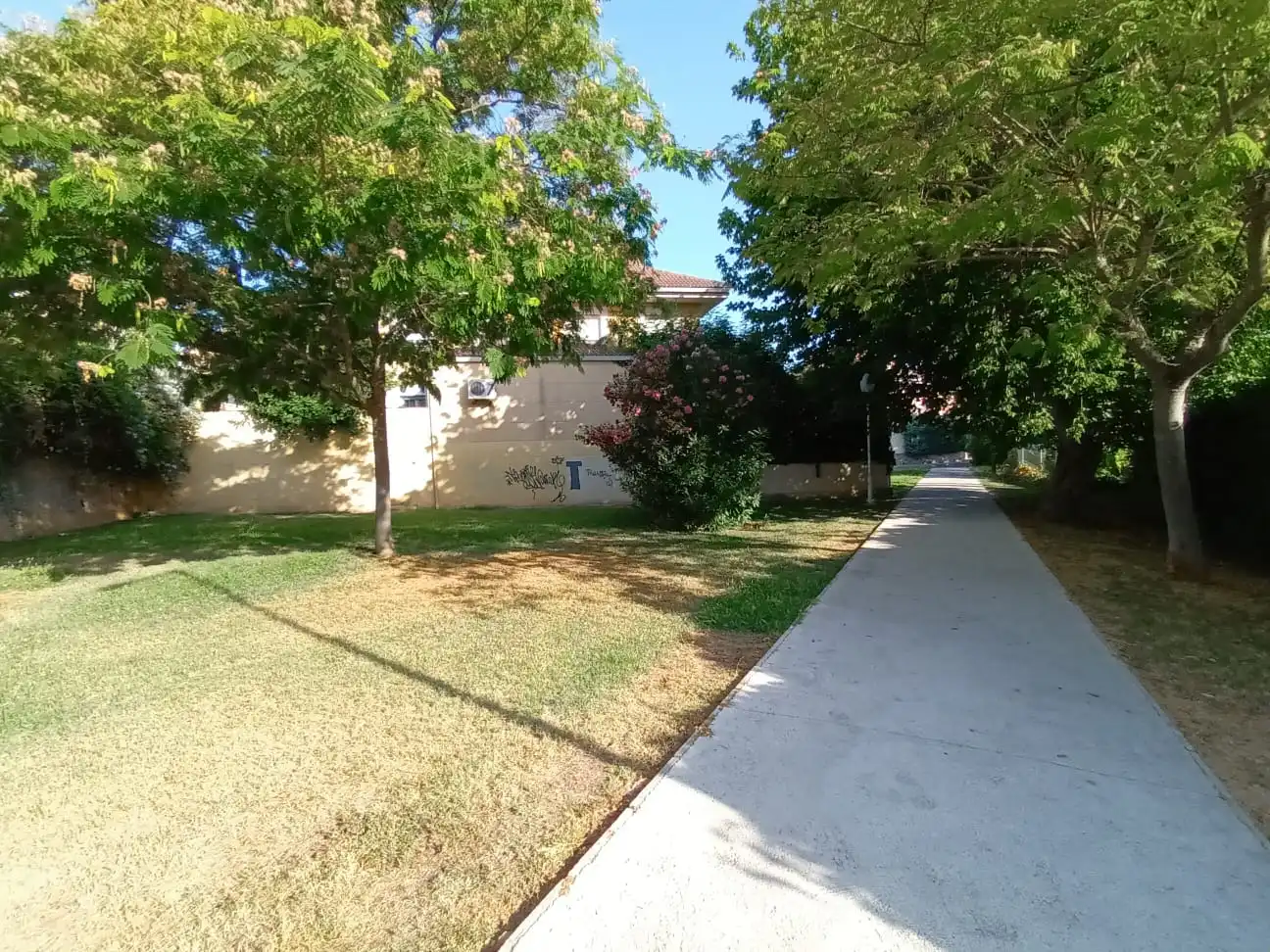 Vista exterior de Casa adosada en venta en Mérida con Aire acondicionado, Calefacción y Jardín privado