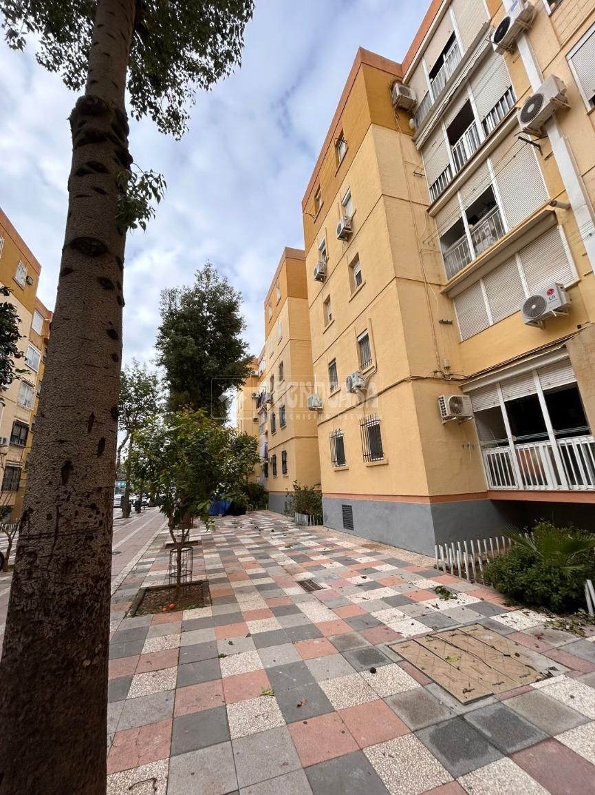 Vista exterior de Pis en venda en  Sevilla Capital amb Aire condicionat