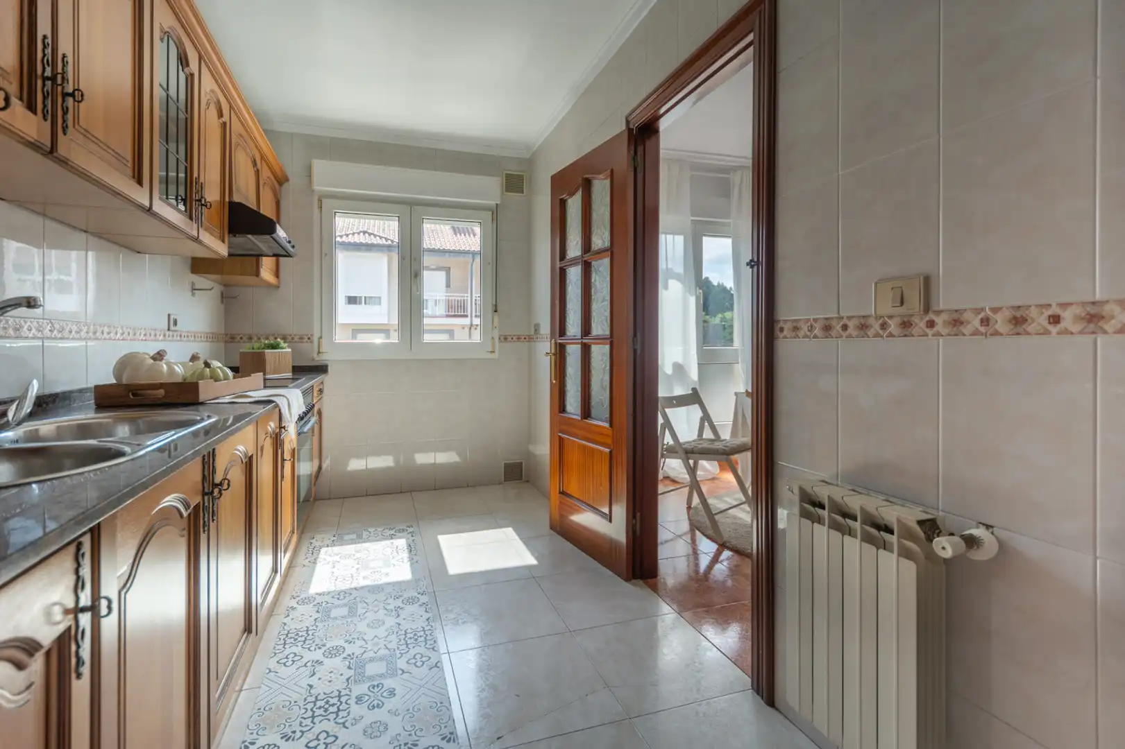 Cuina de Casa o xalet en venda en Avilés amb Calefacció, Jardí privat i Parquet