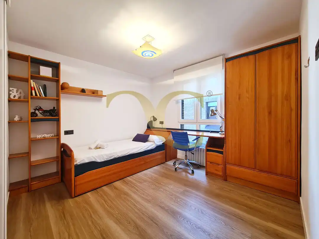 Schlafzimmer von Wohnung zur Miete in Oviedo  mit Heizung, Terrasse und Möbliert