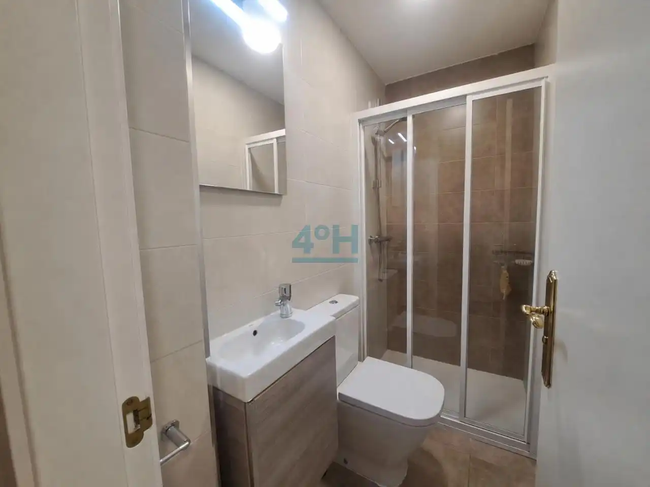 Baño de Piso en venta en Ourense Capital  con Calefacción, Parquet y Amueblado