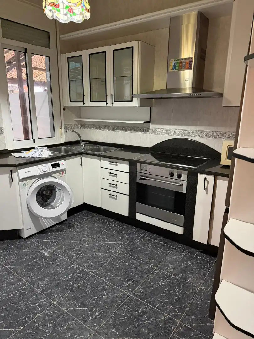 Cocina de Piso en venta en Carballo con Terraza, Horno y Lavadora