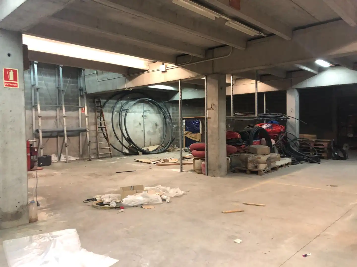 Nau industrial en venda en Abrera